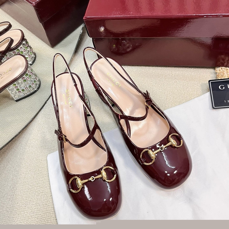 G*u*i sandals